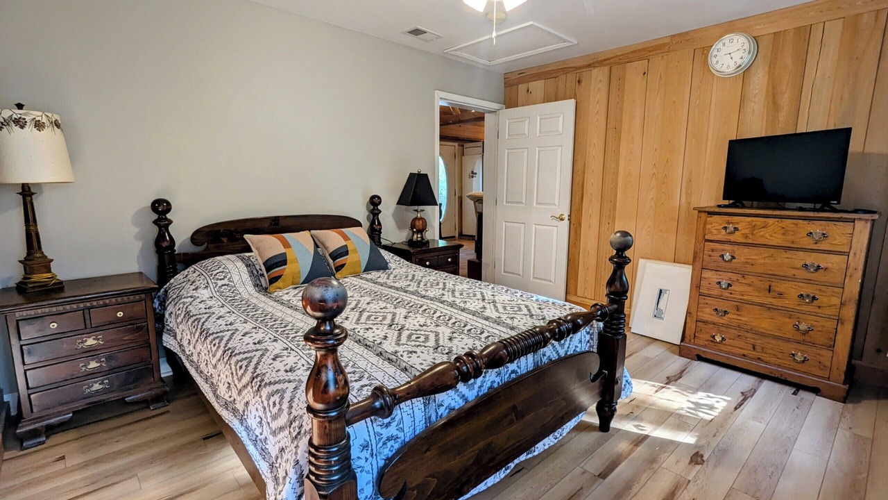 Photo of Bedroom in Transylvania County