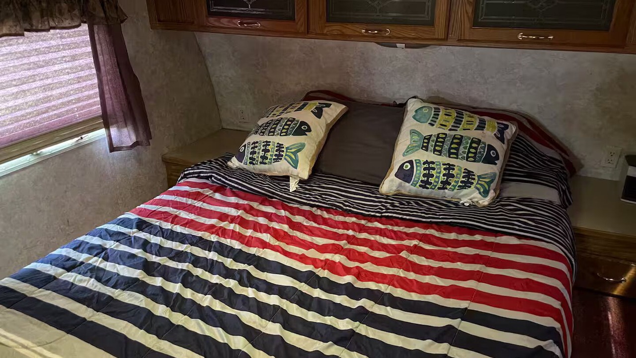 Photo of Bedroom in Roan Mountain