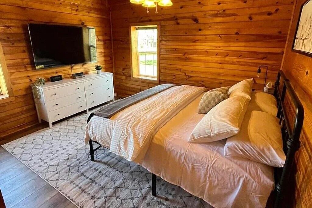 Photo of Bedroom in Campton