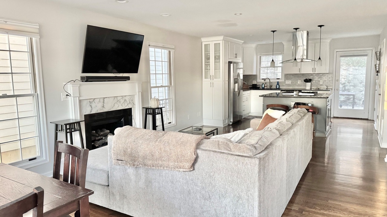 Photo of Livingroom in Columbia-Tusculum