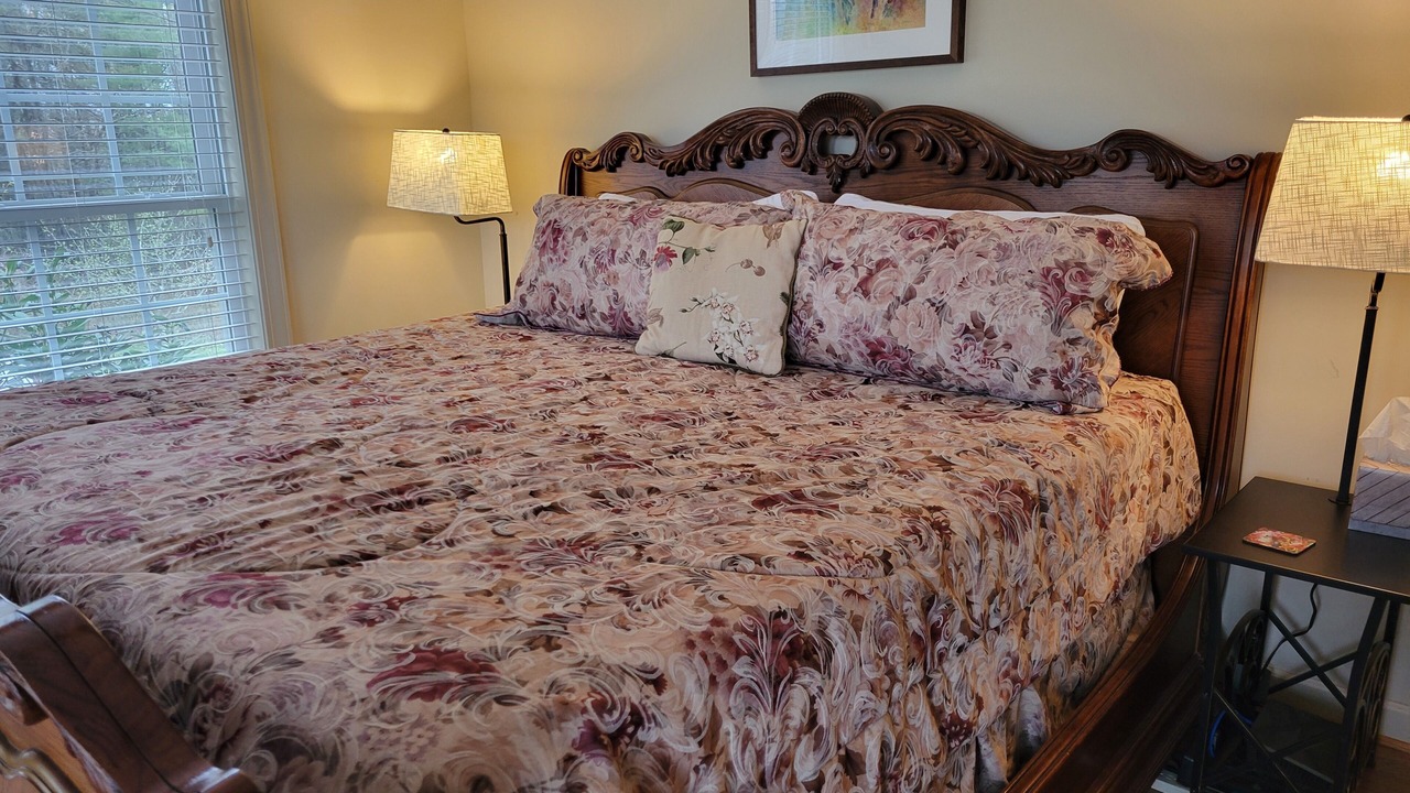 Photo of Bedroom in Laurel Springs