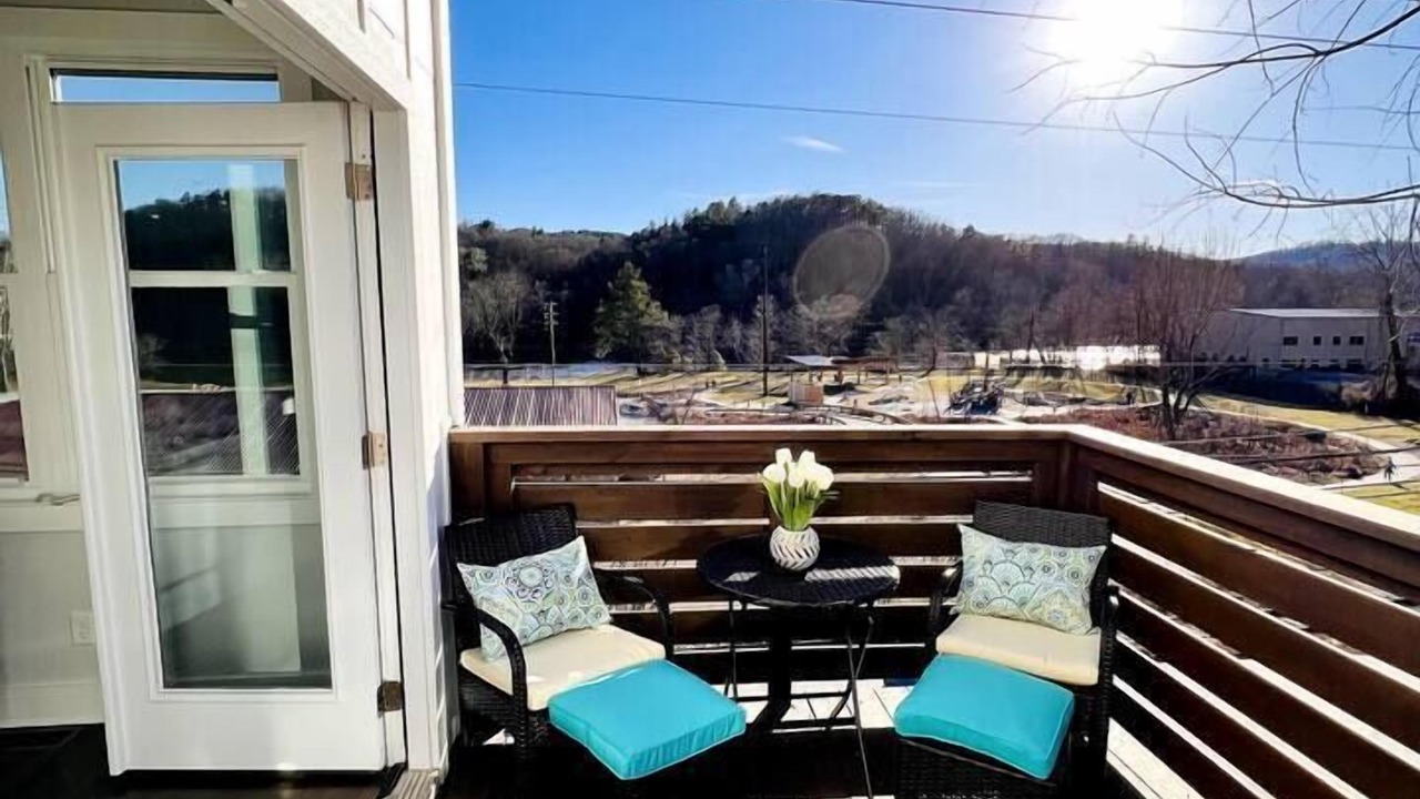 Photo of Patio Balcony in Woodfin