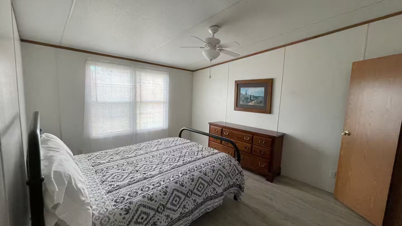 Photo of Bedroom in Roan Mountain