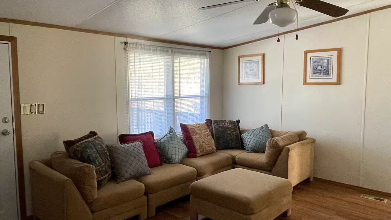 Photo of Livingroom in Roan Mountain