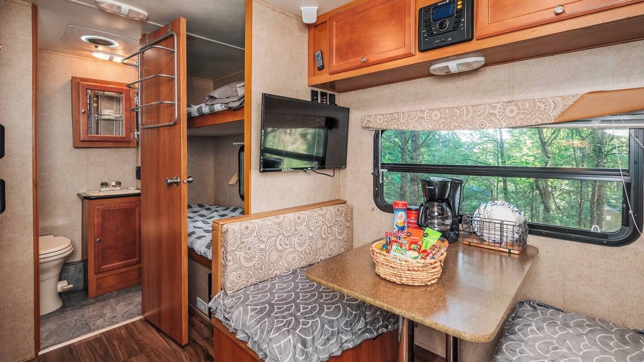 Photo of Bedroom in Roan Mountain