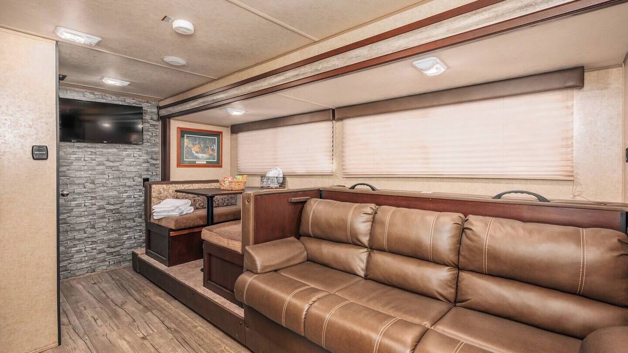 Photo of Livingroom in Roan Mountain