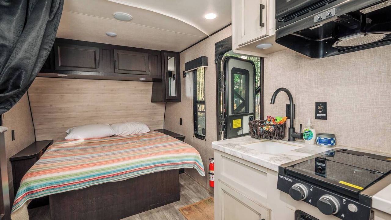 Photo of Bedroom in Roan Mountain