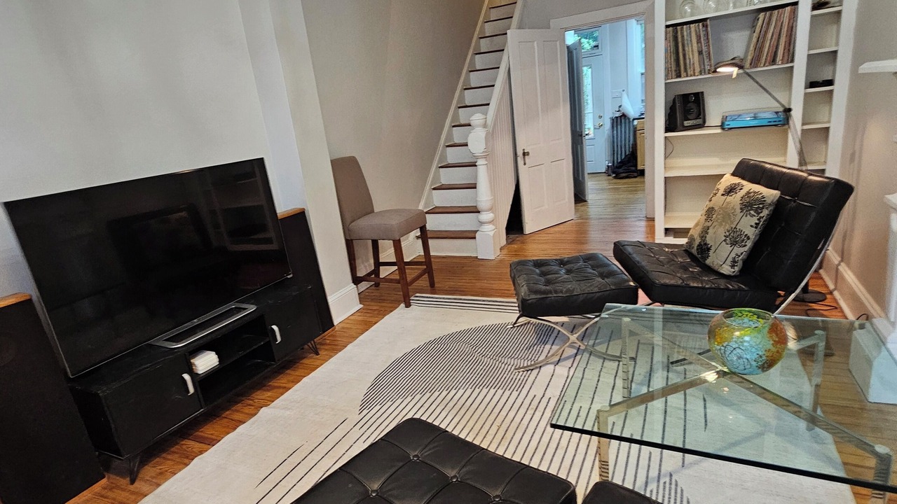 Photo of Livingroom in Downtown