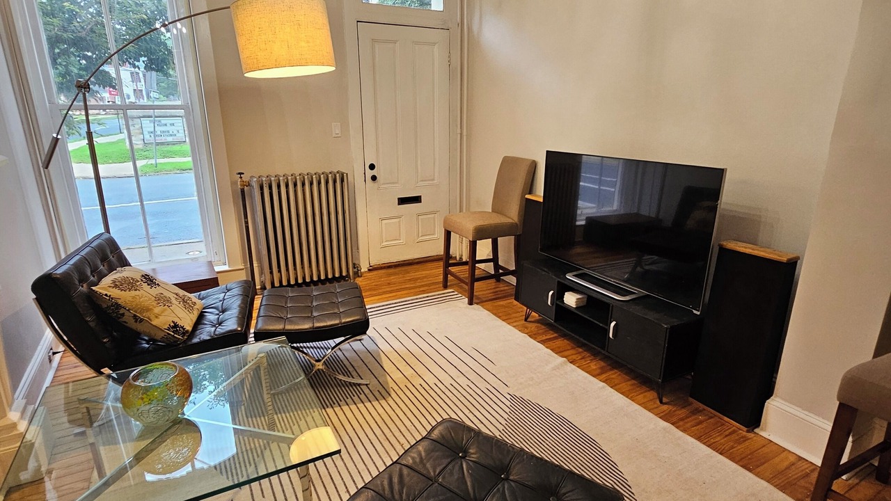 Photo of Livingroom in Downtown