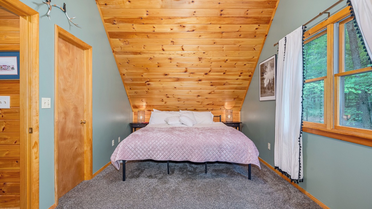 Photo of Bedroom in Berkeley Springs