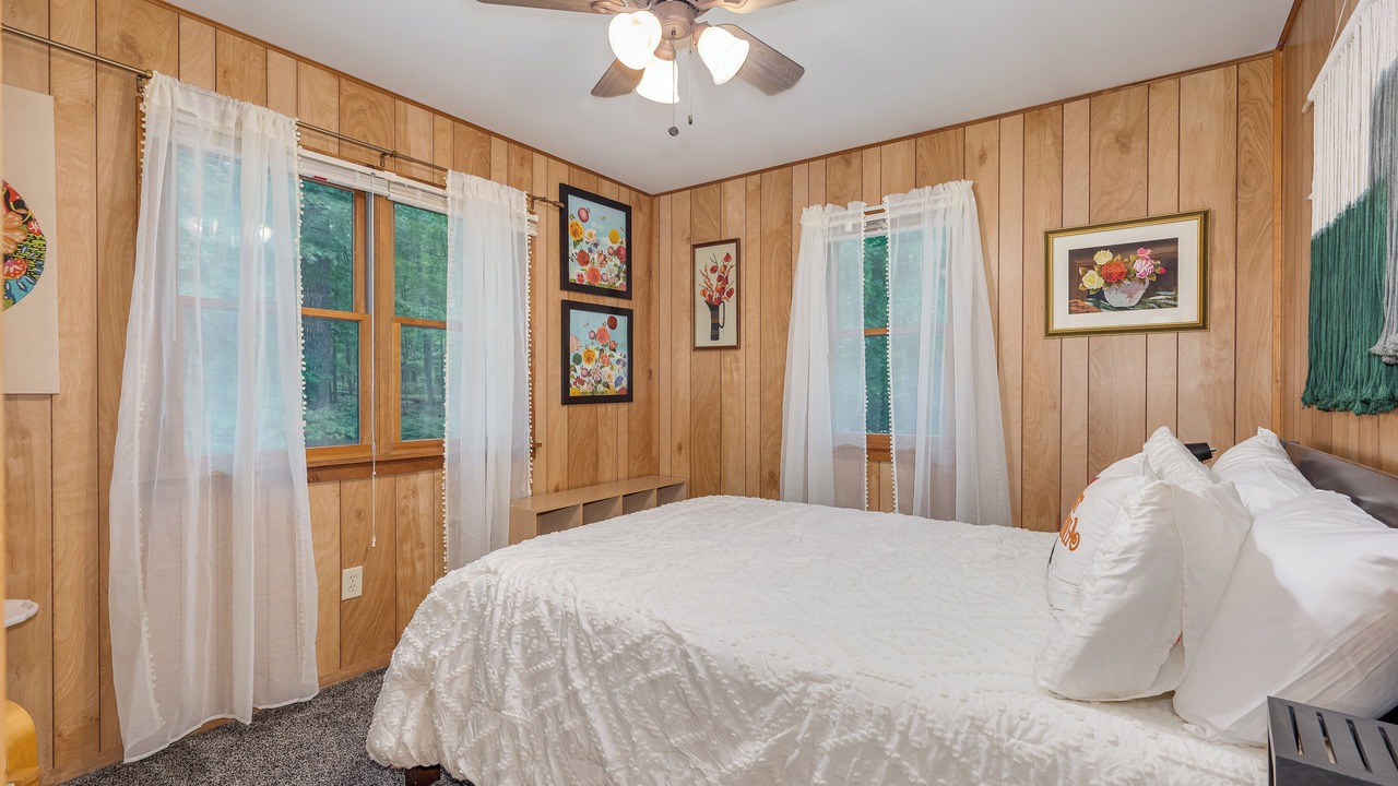 Photo of Bedroom in Berkeley Springs