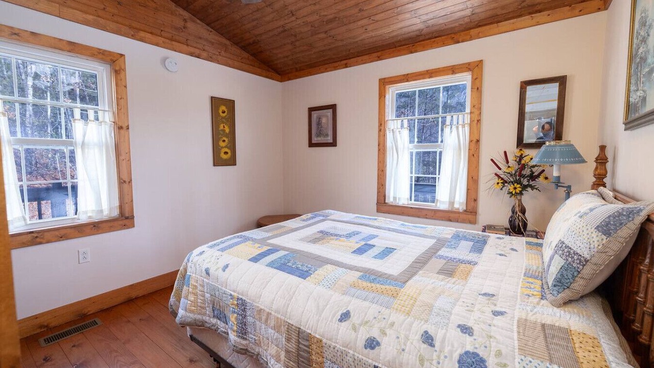 Photo of Bedroom in Mountain Rest