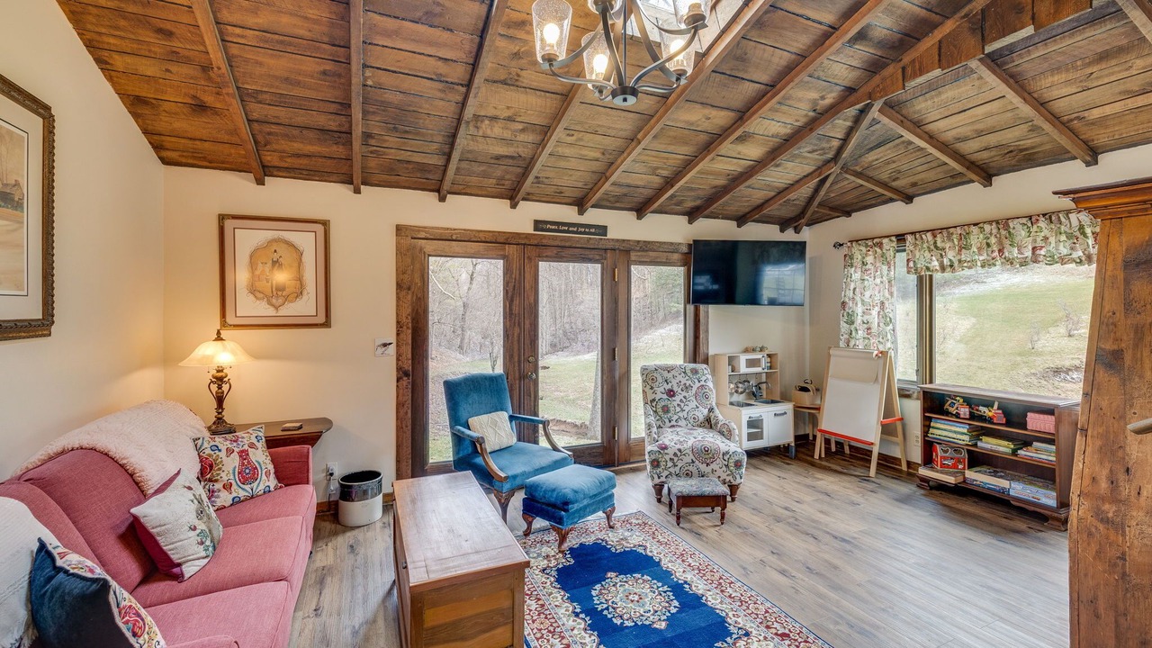 Photo of Bedroom in Roan Mountain