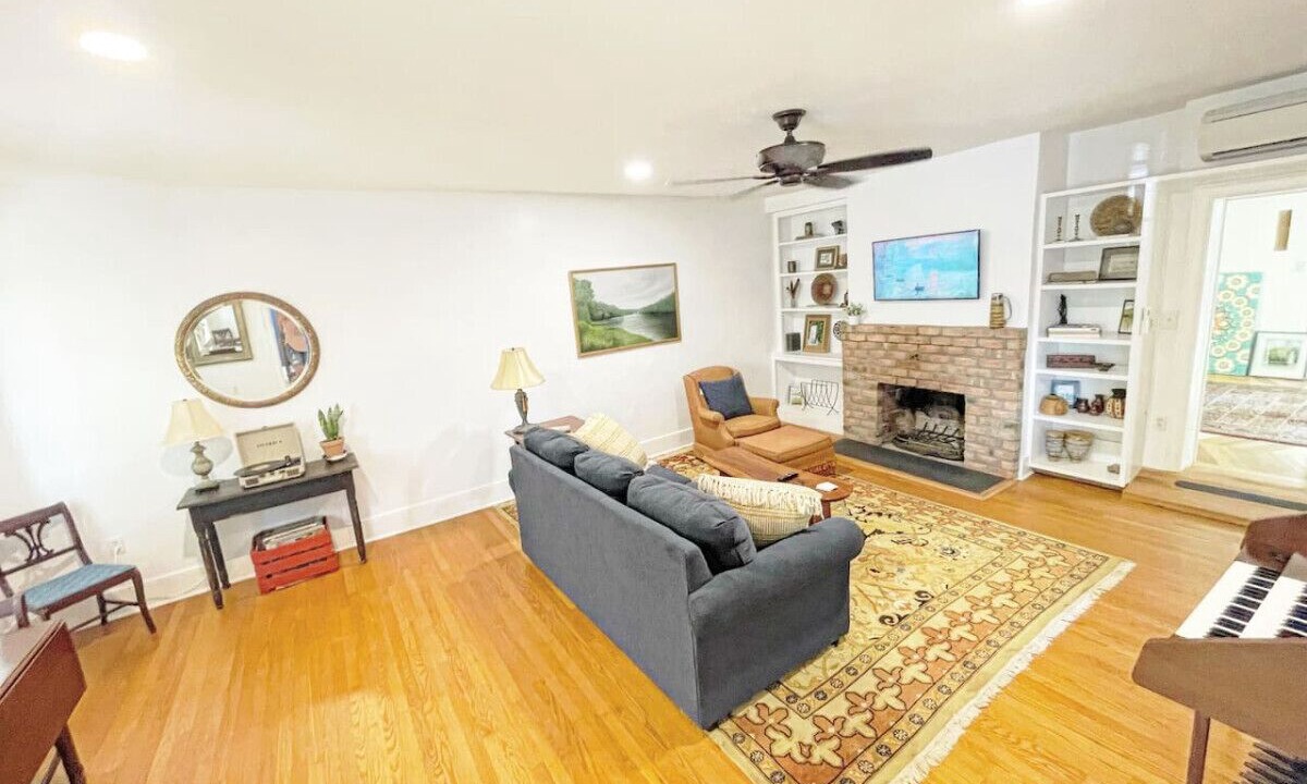 Photo of Livingroom in Shepherdstown