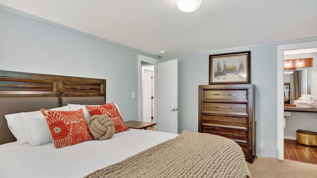 Photo of Bedroom in Candler