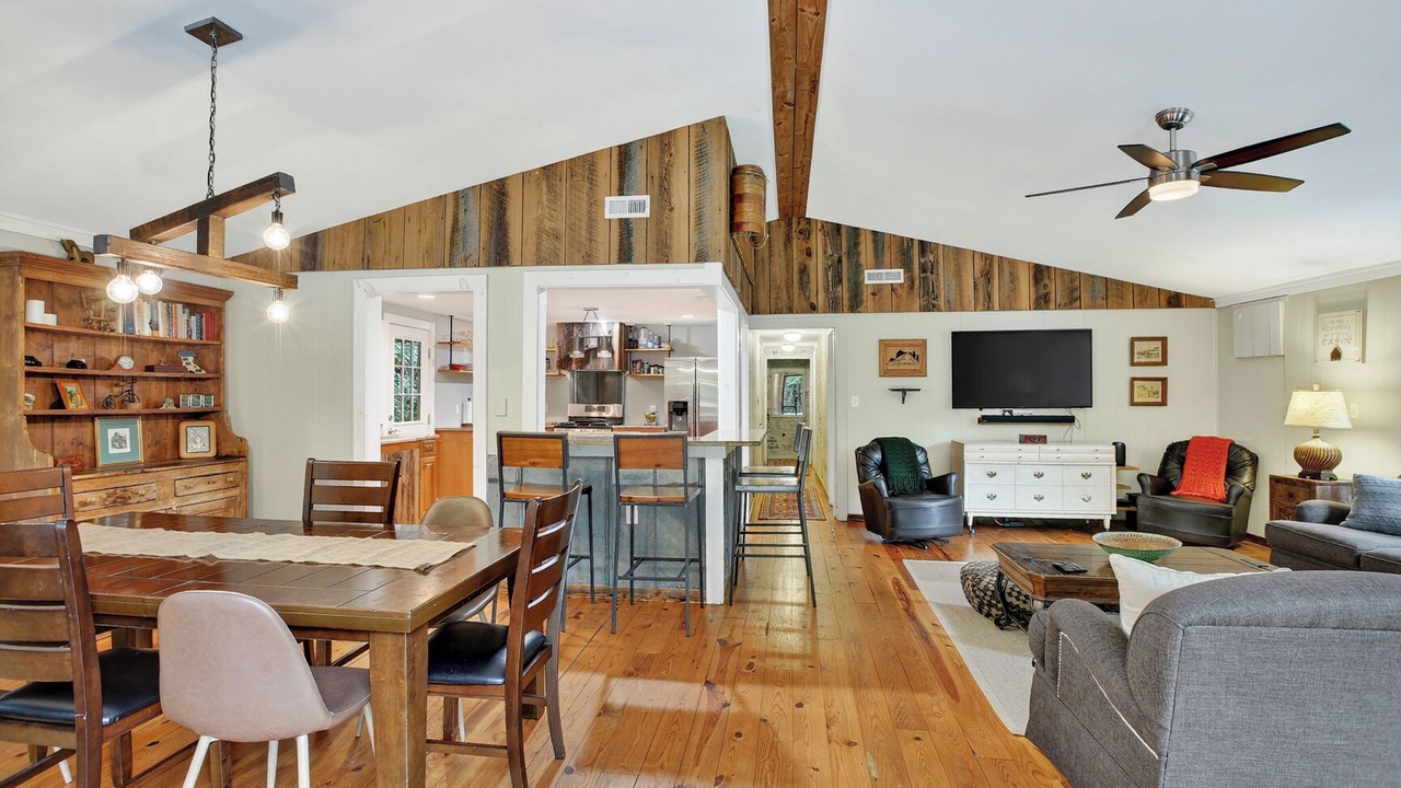 Photo of Livingroom in Candler