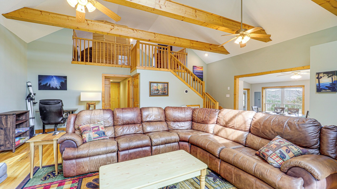 Photo of Livingroom in Purlear