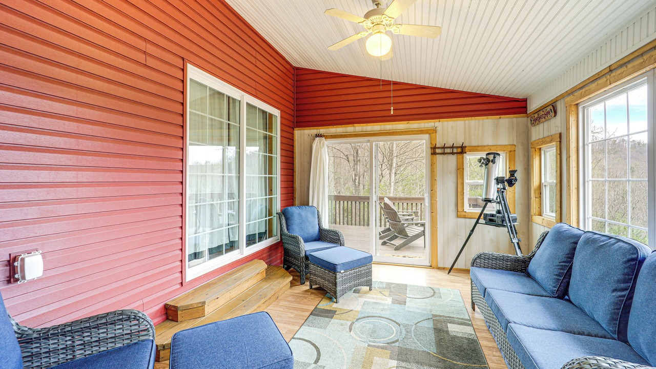 Photo of Livingroom in Purlear