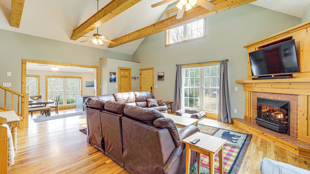 Photo of Livingroom in Purlear