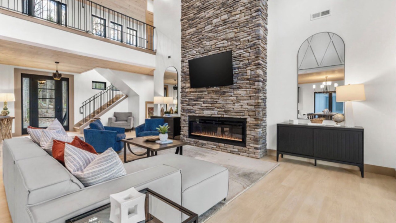Photo of Livingroom in Pittman Center