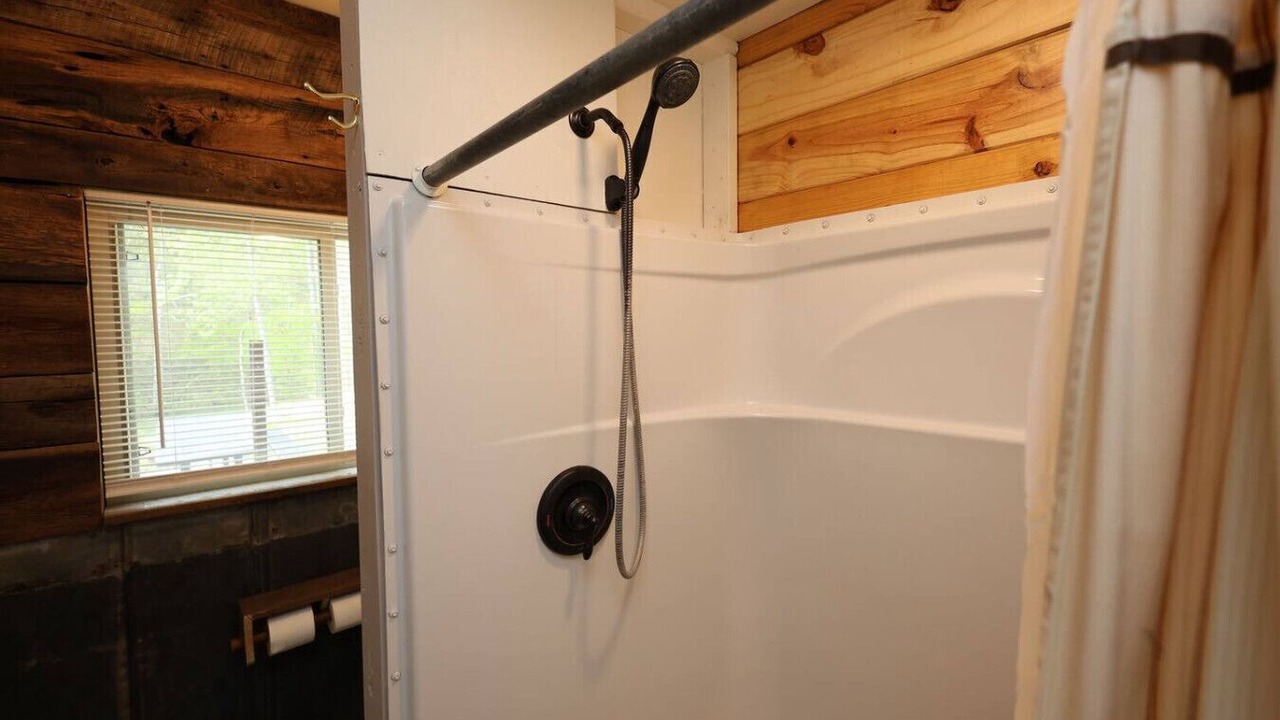 Photo of Bathroom in Lee City