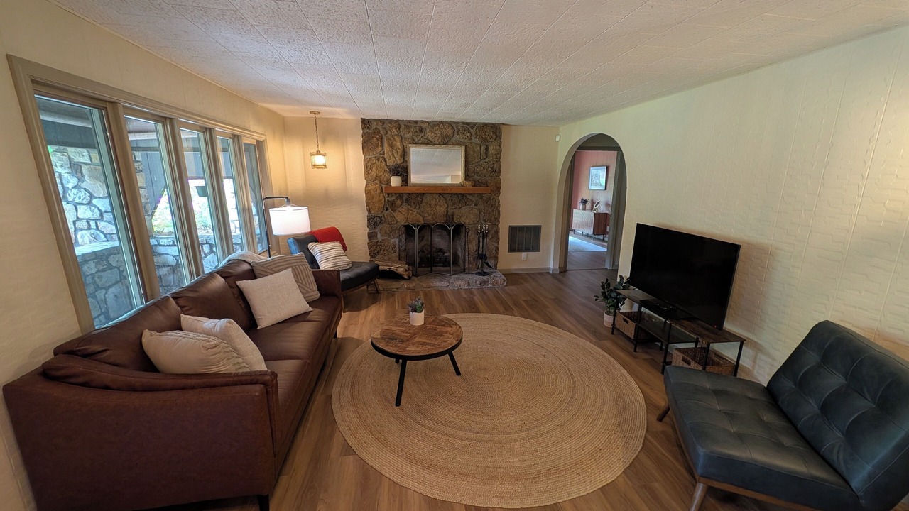 Photo of Livingroom in Oak Grove