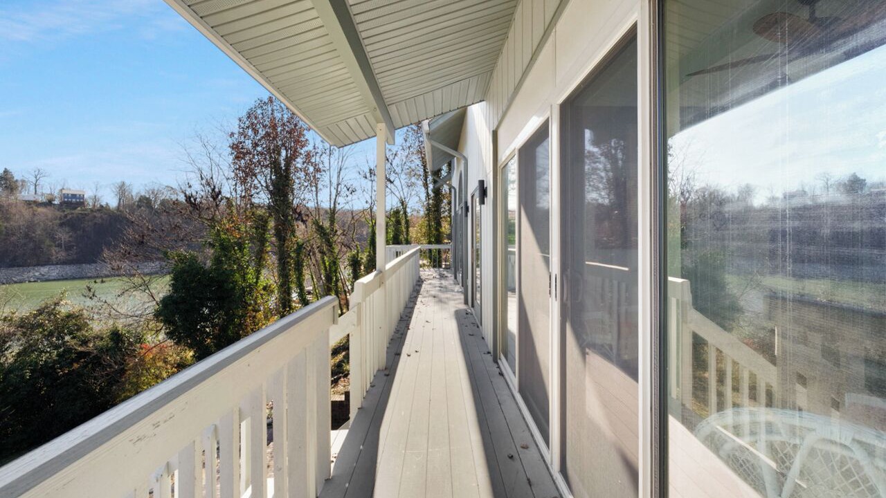 Photo of Patio Balcony in Piney Flats