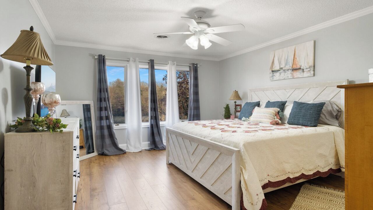 Photo of Bedroom in Piney Flats