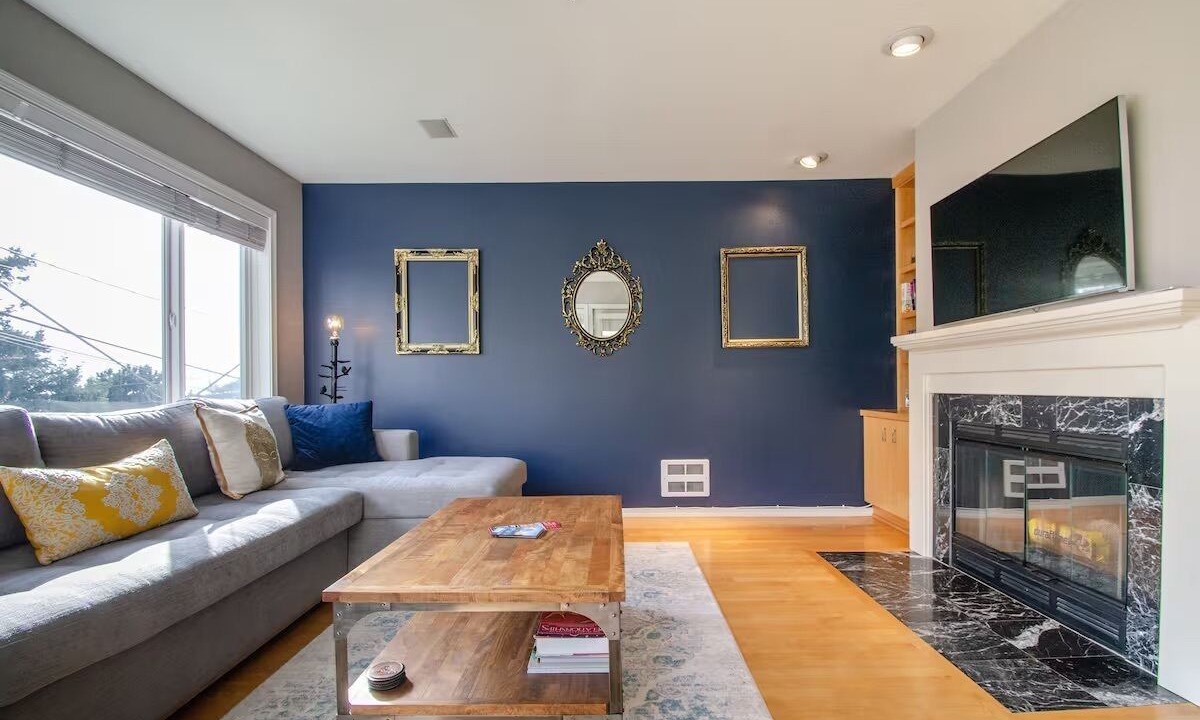 Photo of Livingroom in West Queen Anne