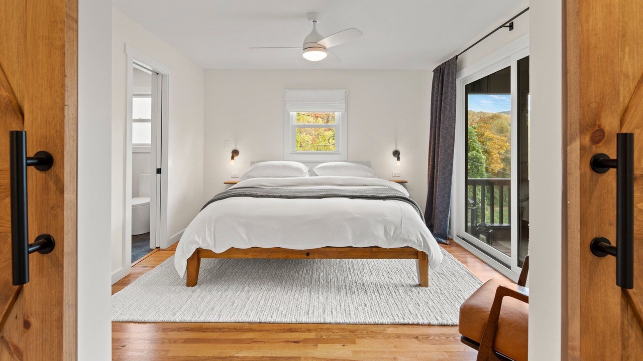 Photo of Bedroom in Hendersonville
