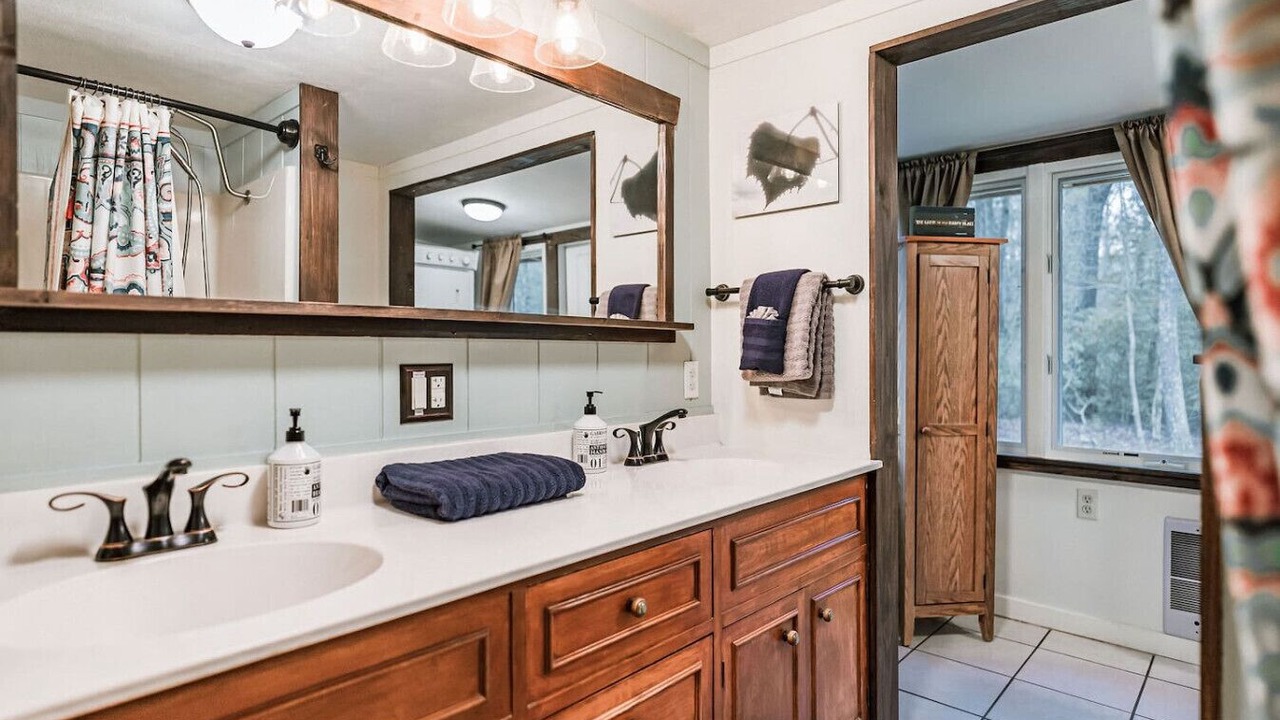 Photo of Bathroom in Nebo