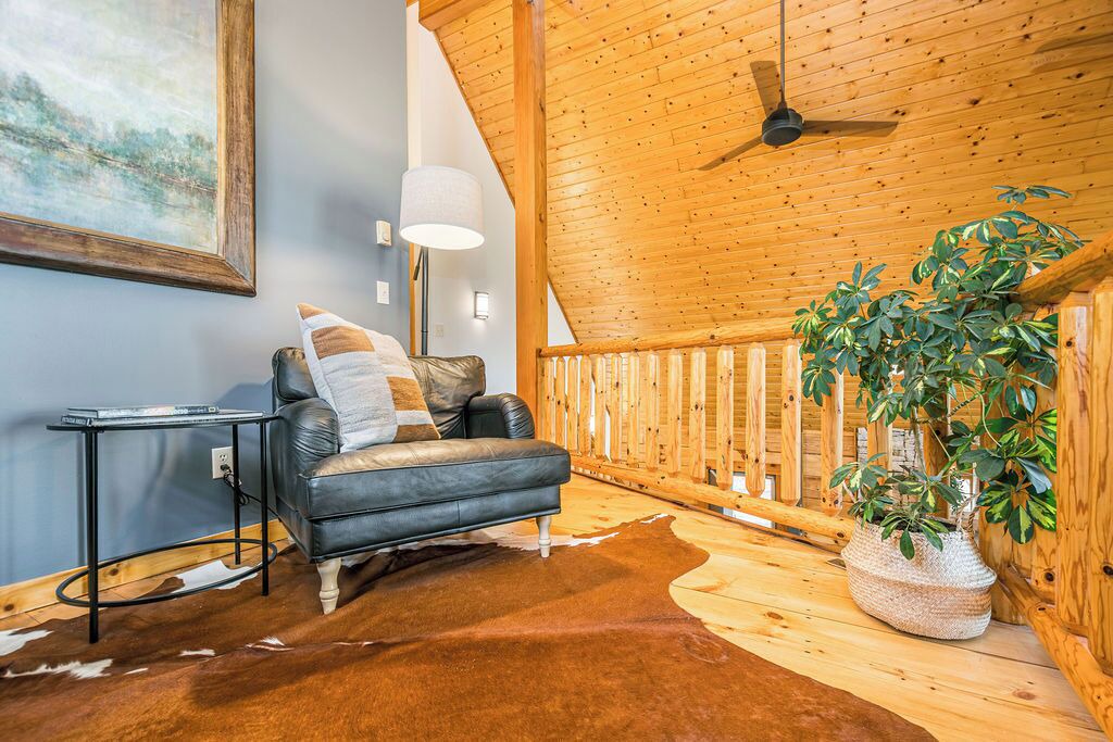 Photo of Livingroom in Oakland