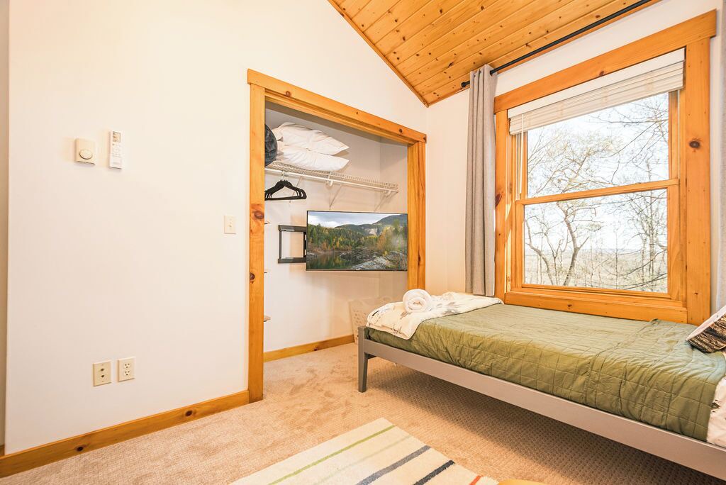 Photo of Bedroom in Oakland