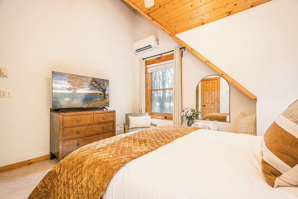 Photo of Bedroom in Oakland