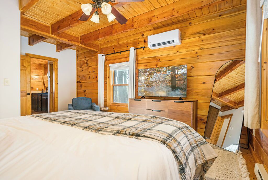Photo of Bedroom in Oakland