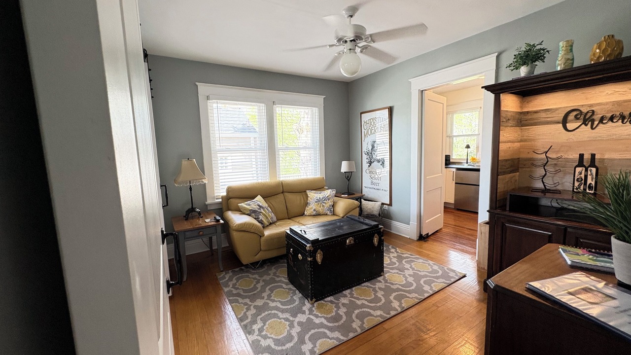 Photo of Livingroom in Columbia-Tusculum