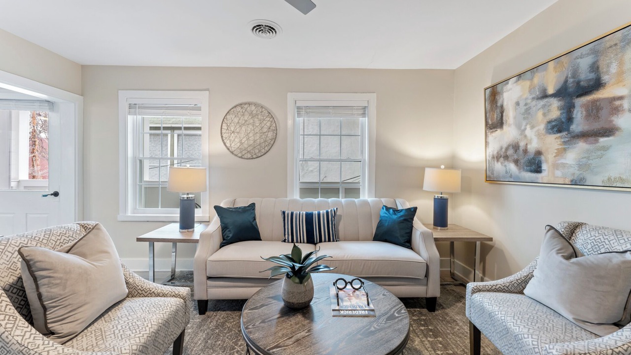 Photo of Livingroom in Downtown