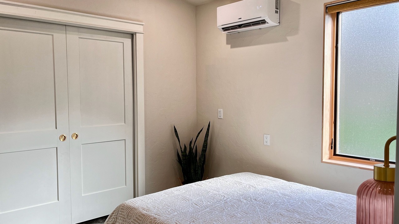 Photo of Bedroom in Grove Park- Sunset