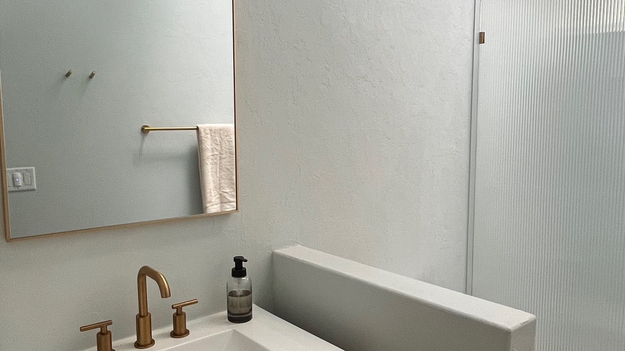 Photo of Bathroom in Grove Park- Sunset
