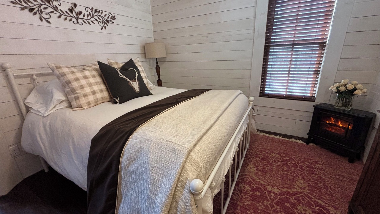 Photo of Bedroom in Roan Mountain