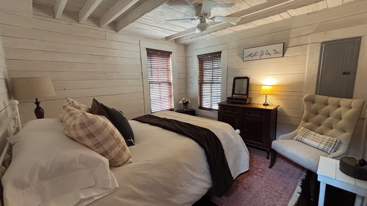 Photo of Bedroom in Roan Mountain