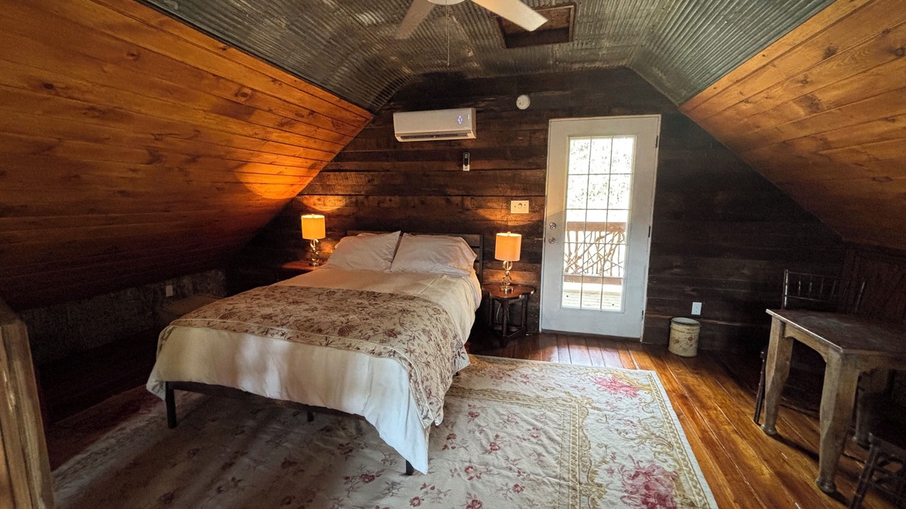 Photo of Bedroom in Roan Mountain