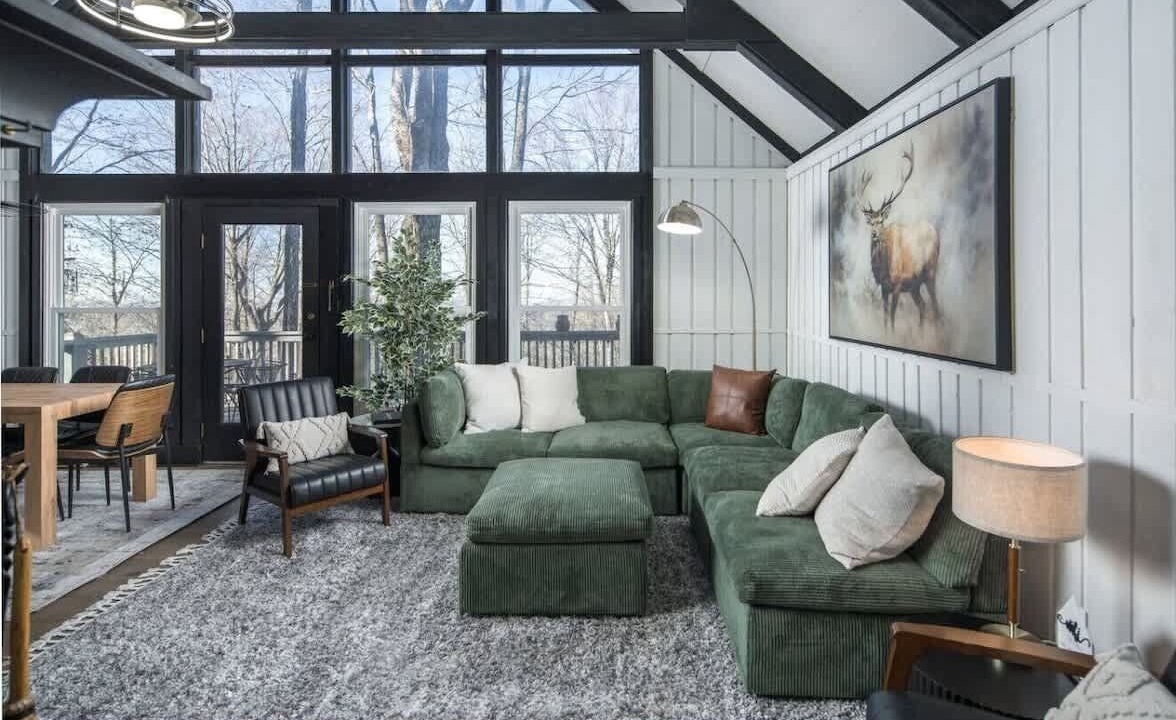 Photo of Livingroom in Charter Hills