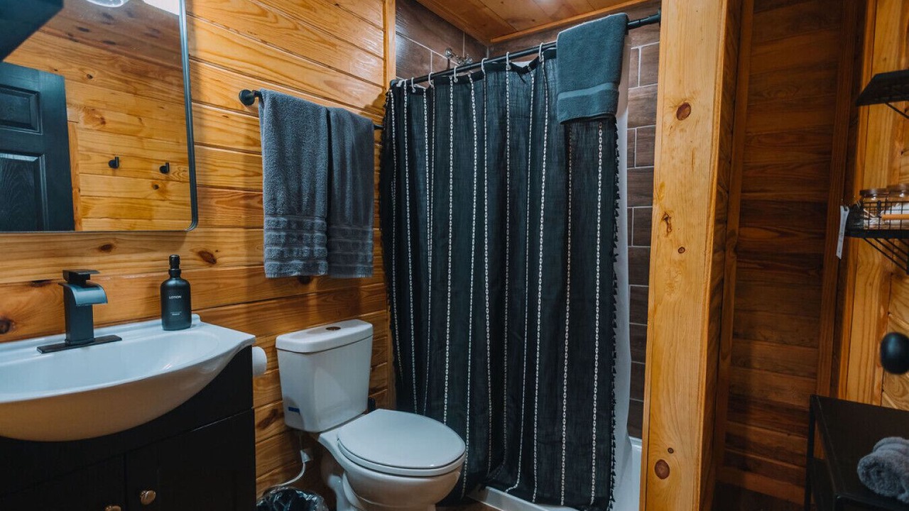 Photo of Bathroom in Frenchburg