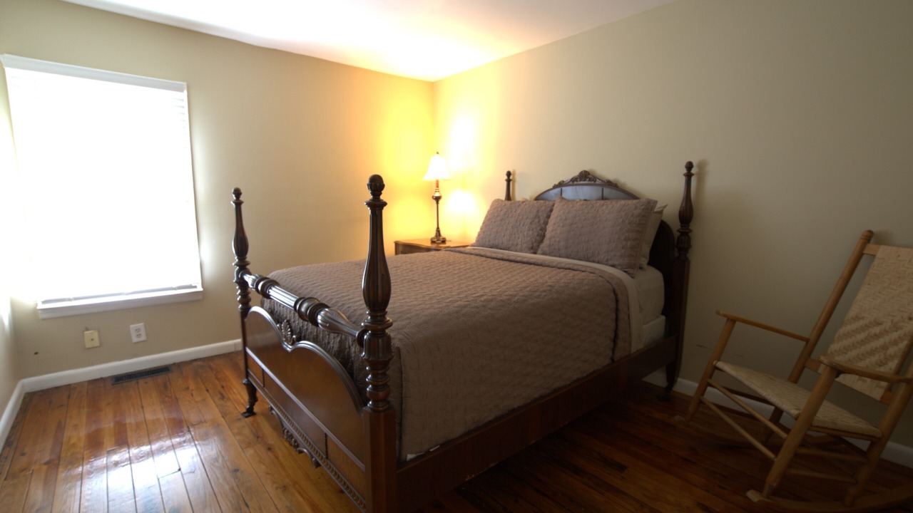 Photo of Bedroom in Maysville