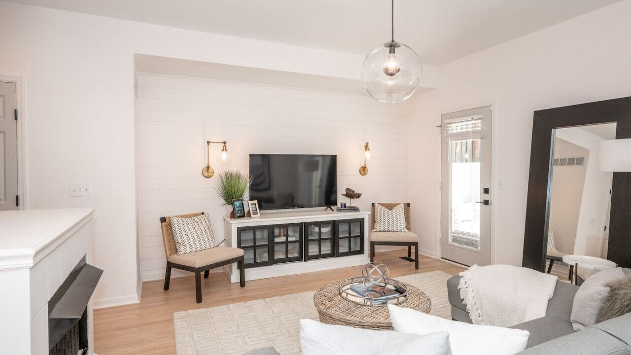 Photo of Livingroom in Columbia-Tusculum