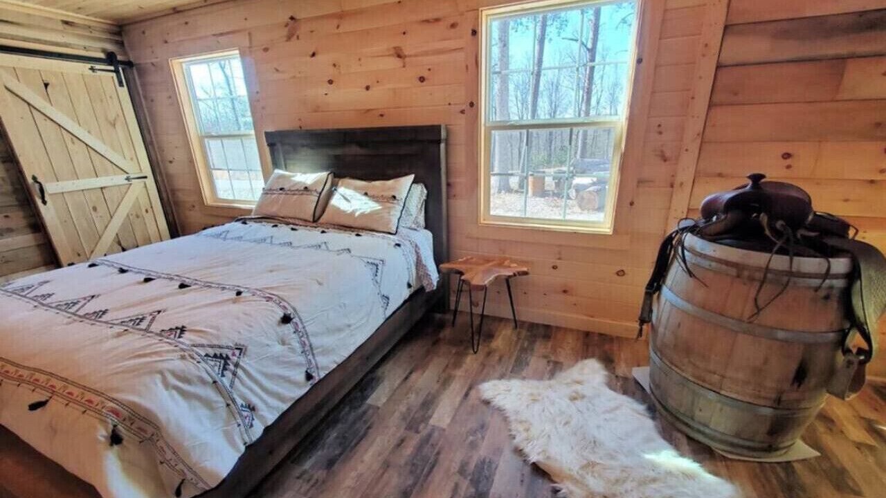Photo of Bedroom in Frenchburg