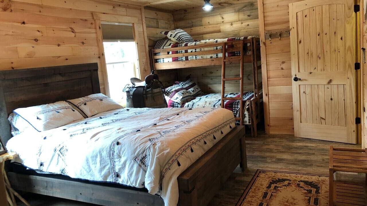 Photo of Bedroom in Frenchburg