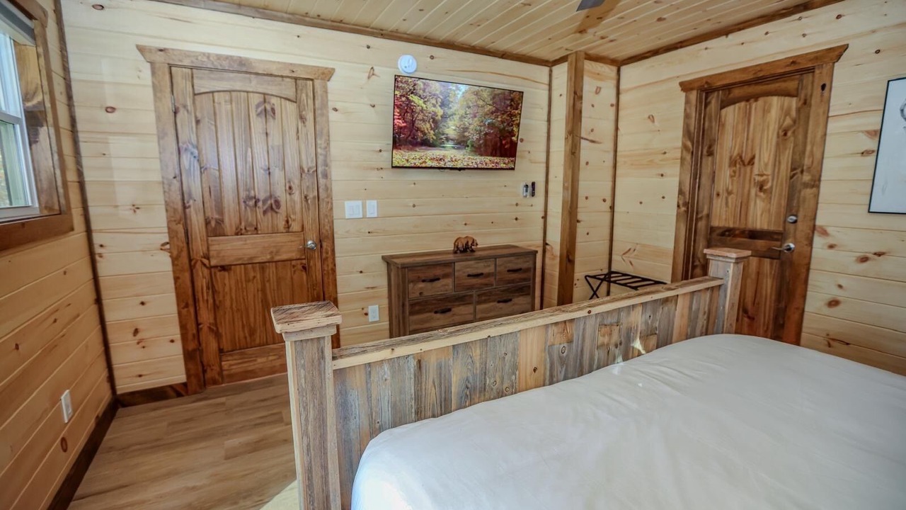 Photo of Bedroom in Pittman Center