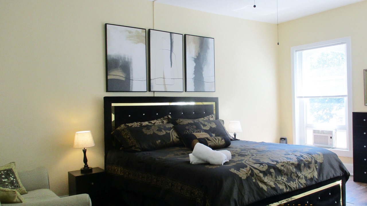 Photo of Bedroom in Downtown